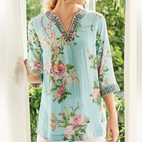 BelowBlink's tweet photo. So good I had to share! Check out all the items I'm loving on @Poshmarkapp #poshmark #fashion #style #shopmycloset #badgleymischka #anntaylor #softsurroundings: https://t.co/XAFgTzymQW https://t.co/R0p7Sssu05