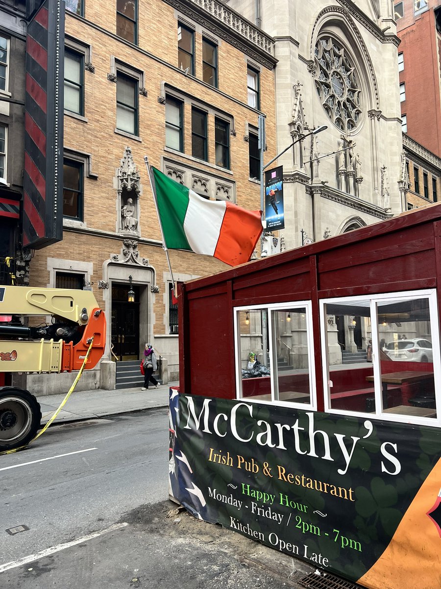 Mccarthyspubnyc's tweet photo. All ready for st Patrick’s day here .live music every night .breakfast served in morning https://t.co/F0T96dGQzL