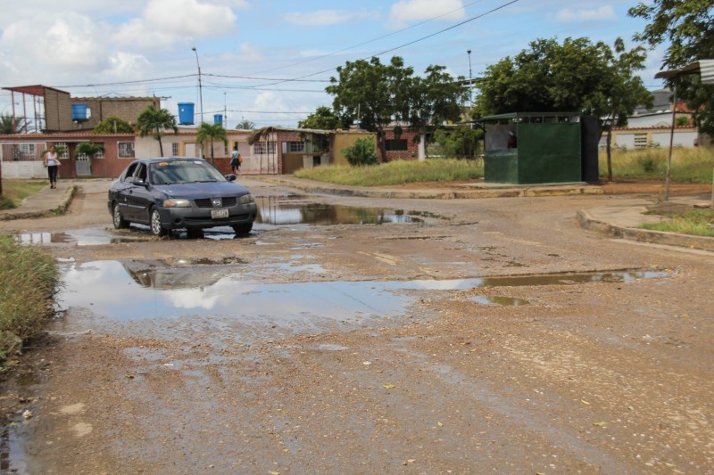 lavozdelmargar1's tweet photo. ¿El municipio Garcia tiene alcalde? 

Vecinos de Villa Esperanza exigen mejoras de sus condiciones

El mal estado de la vialidad en el sector, el poco alumbrado, la inseguridad son algunos de los requerimientos que hacen los vecinos.

#NuevaEsparta 

https://t.co/FXhCTLkZXj https://t.co/7K2uzQ1rWg