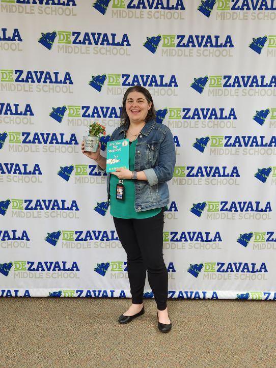 castilloclassrm's tweet photo. ππ½ THANK YOU ππ½ @Amzamarripa for stopping by De Zavala MS to read to our Lobo πΊ Leaders! ππ #LobosLead #LobosRead @PISDMIDDLE https://t.co/stSLQ8ivYo