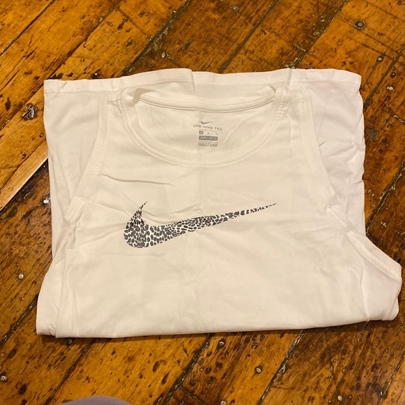 JodiMore's tweet photo. So good I had to share! Check out all the items I'm loving on @Poshmarkapp #poshmark #fashion #style #shopmycloset #nike #loft: https://t.co/FiBiFQVuFd https://t.co/oxr0yTFrYu