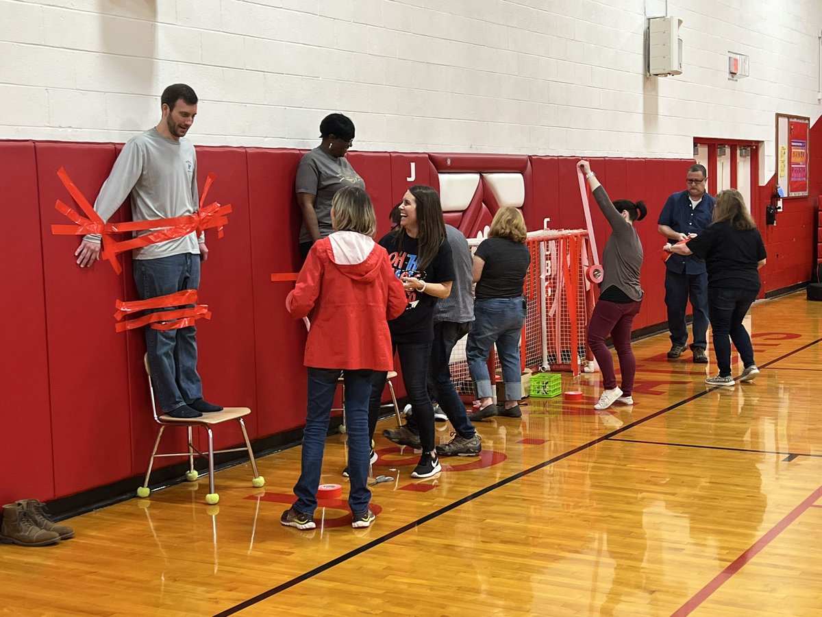 Happy Read Across America Day! 🥳📚 Our school exceeded our goal and read 449 books total, which put our principals in a sticky situation. 😉 Oh, the places you’ll go when you read!