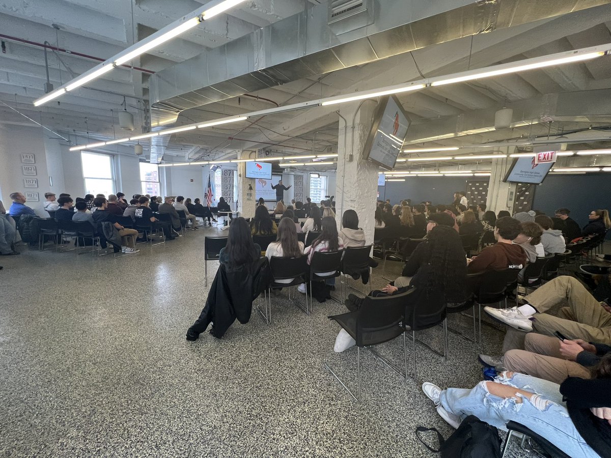 Field trips rock!  @HEHSHawks  Business Incubator students toured 1871 (Chicago’s Innovation  Hub) and heard student pitches and a keynote from Allstate.  Real world leaning. <a href="/incubatoredu/">INCubatoredu (from Uncharted Learning, NFP)</a> <a href="/HEHSBusinessEd/">HEHS Business Ed</a> <a href="/DrKerriLargo/">Kerri Largo, Ed.D.</a>