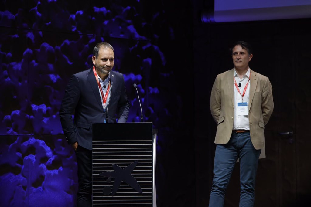 ALUMNI - USAL (@alumniusal) on Twitter photo Emilio Galán y Rubén Sánchez, fundadores de @beonprice (BEONx), reciben el Premio Cum Laude sector tecnológico. Entrega el diploma Emiliana Pizarro Lucas, vicepresidenta de la Junta Directiva de <a href="/alumniusal/">ALUMNI - USAL</a>
#NetworkingUSAL23 #Madrid #USAL #Tecnología #Premio Emilio Galán y Rubén Sánchez, fundadores de @beonprice (BEONx), reciben el Premio Cum Laude sector tecnológico. Entrega el diploma Emiliana Pizarro Lucas, vicepresidenta de la Junta Directiva de <a href="/alumniusal/">ALUMNI - USAL</a>
#NetworkingUSAL23 #Madrid #USAL #Tecnología #Premio