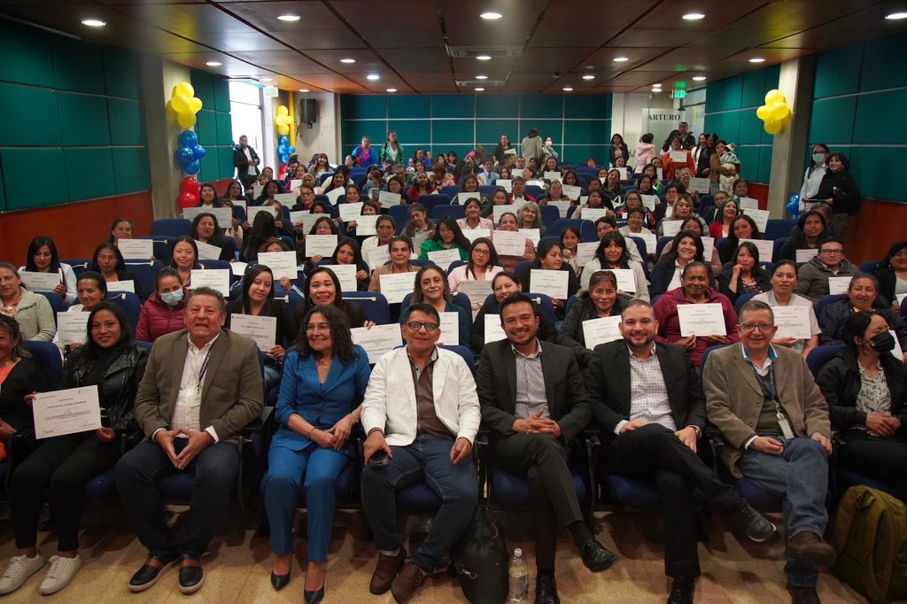 Fusinger1's tweet photo. Hoy desde #Pasto 2 eventos de cierre del programa fortalecimiento de capacidades en confección Gracias @ProsperidadCol @cielo_rusinque  @petrogustavo 500 Familias beneficiadas a través de #OfertaSocial @jairoleonvargas @DIANColombia #GobiernoDelCambio https://t.co/8EFR5Aw5fA