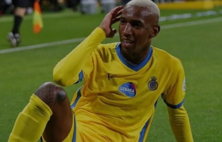 🚨 عاجل .. 🔻
في الطريق يرتب ( الكورال ) والصوت 
لبعض صهاريج التهريج 👌
▫️يا كدّ  مالك  خلف 🥁