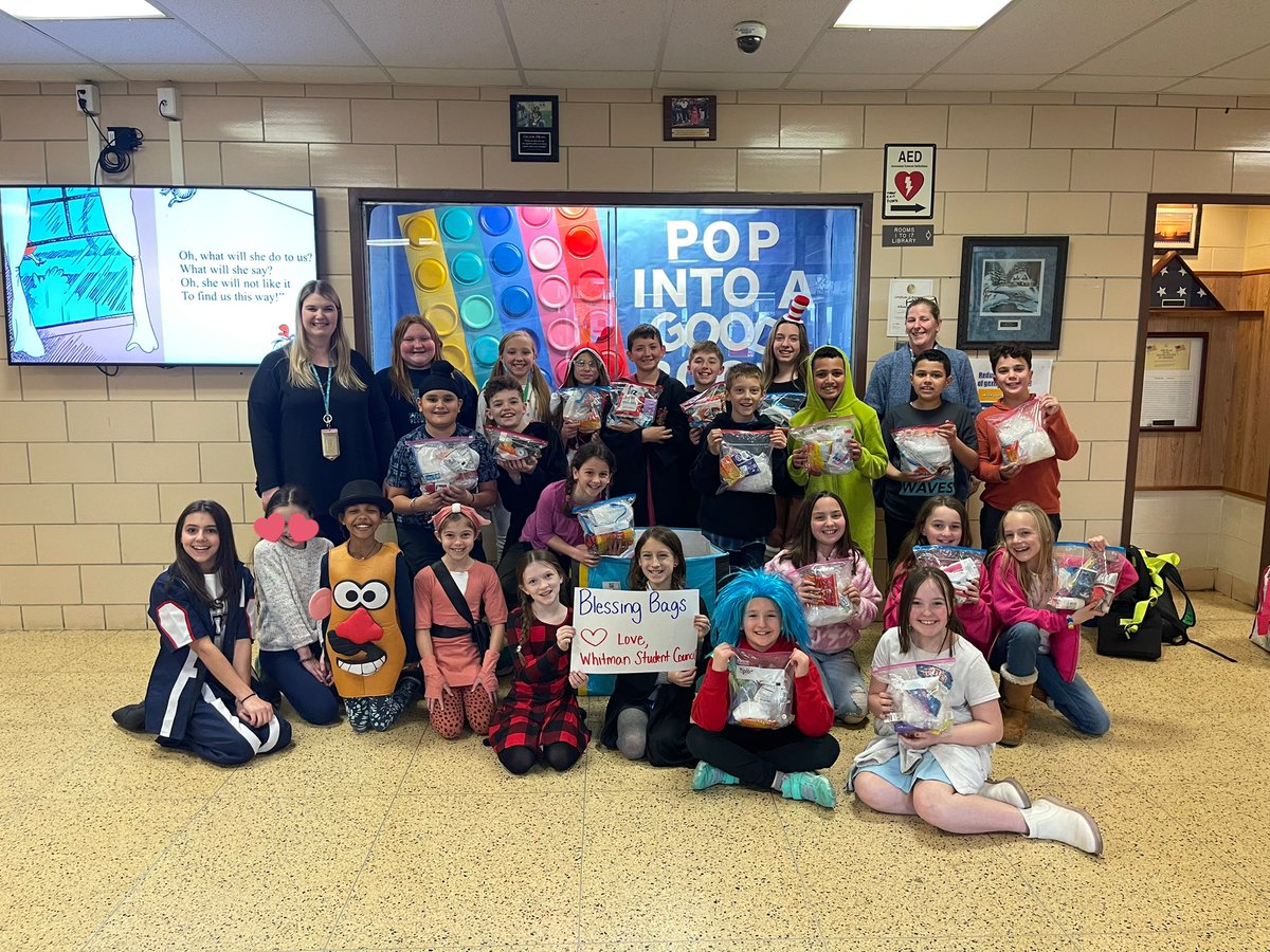 ThankfulInThird's tweet photo. Whitman Student Council members collected donations from the community to help those in need at The Unforgotten Haven. With all of the donations we made 60 blessing bags! #CommunityService #WhitmanSmilesandShines @DeneanChiumento https://t.co/GBZ65cuS8f