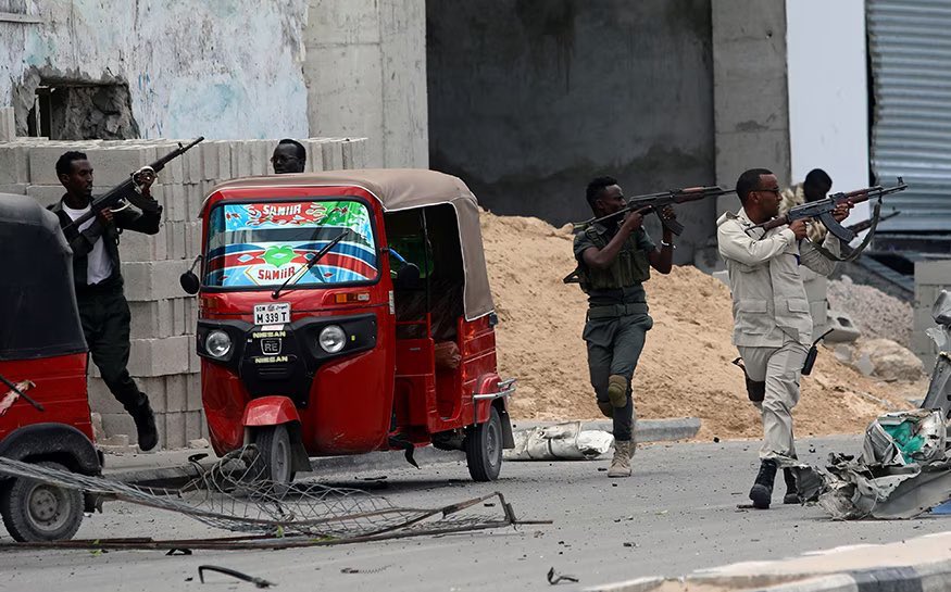 AreysOAhmed's tweet photo. More than 40 people got killed last two days in Mogadishu and no where to be found and stayed silent by corrupted foreigner puppet foreigner agent Mogadishu Mayer @HassanSMohamud
#MOGMassacre
#Somalia
#Handsoffsomalia
#HandsoffHOA
#HandsoffAfrica. https://t.co/23pVtQAS5U