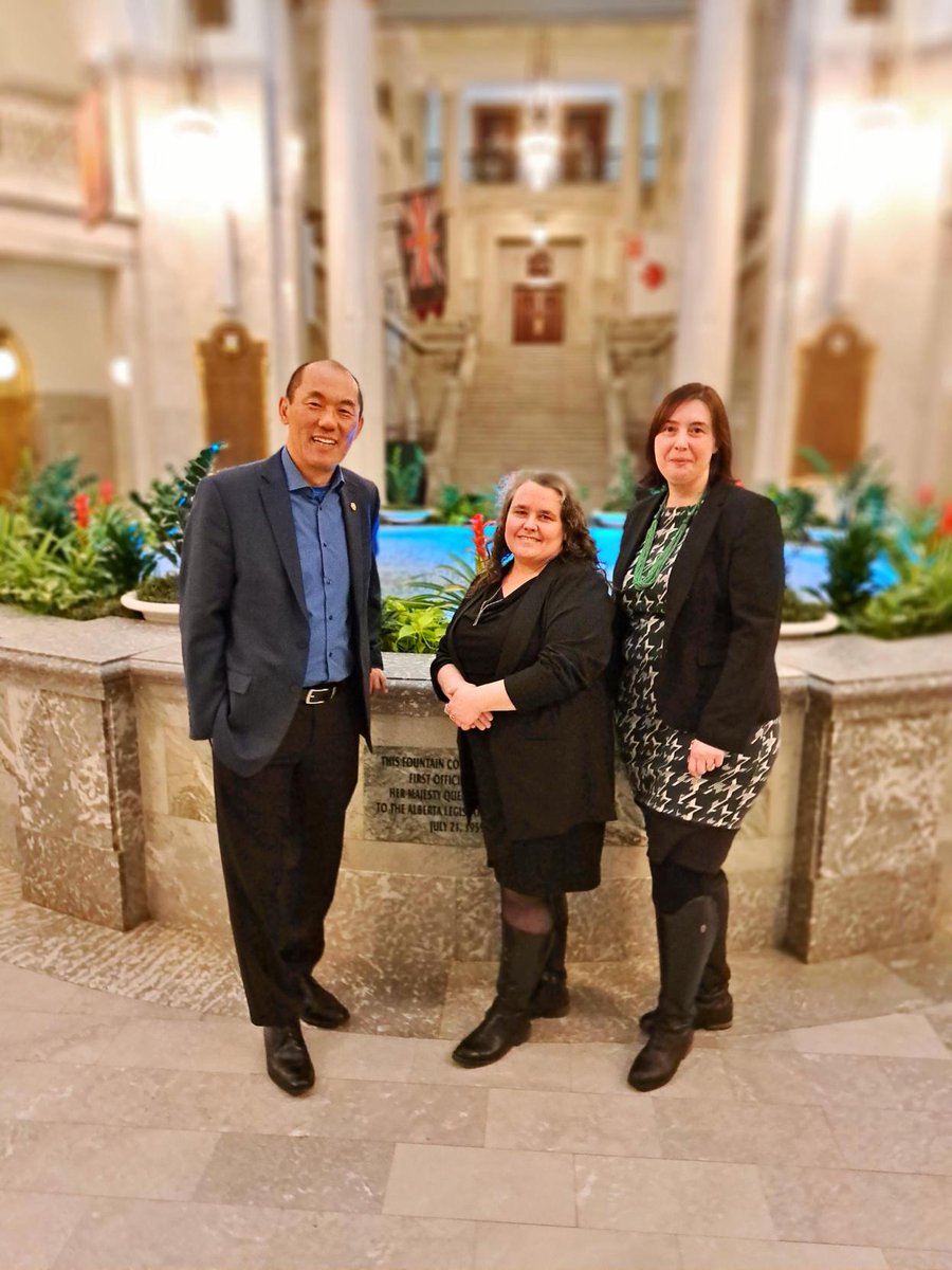 AlbertaMuseums's tweet photo. Our ED Jennifer and Board President Sarah were happy to meet with Minister of Culture, the Hon. Jason Luan yesterday. It's always a joy to discuss how museums share and celebrate Alberta’s unique cultural identity and heritage! #IHeartMuseums #MuseumsDoMore @jasonluan88 https://t.co/PTZpimnbrL