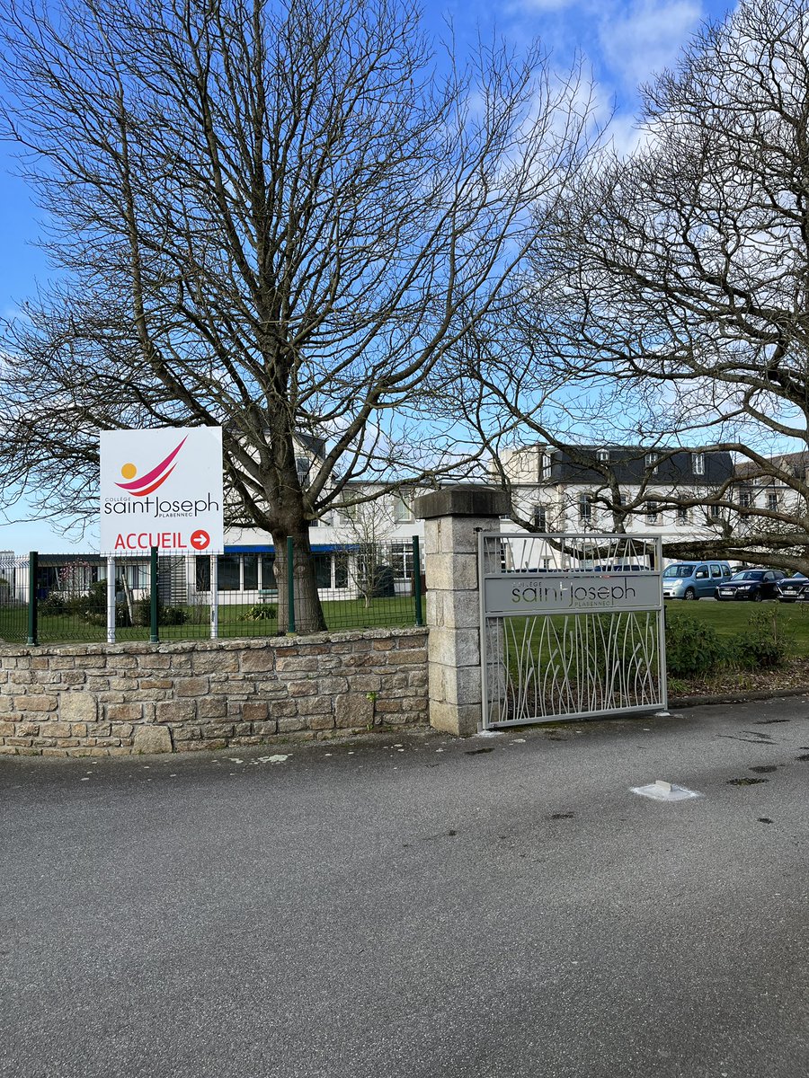 Skolaj St-Jozef #Plabenneg dindan an heol ☀️🌞 #Bzhg #Divyezhegezh #DeskadurezhKatolik #HorGlad