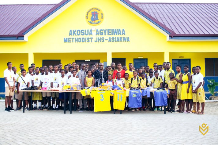 Kingskagyemang's tweet photo. On the occasion of the posthumous birthday of my mother, I donated sports apparel to the Akosua Agyeiwaa Methodist JHS, Asiakwa, today to boost sports activities among pupils of the school.

https://t.co/xlmHOq5Bpd 

#ScholarshipSecretariat #GhanaScholsec https://t.co/8ZvukEDpoa
