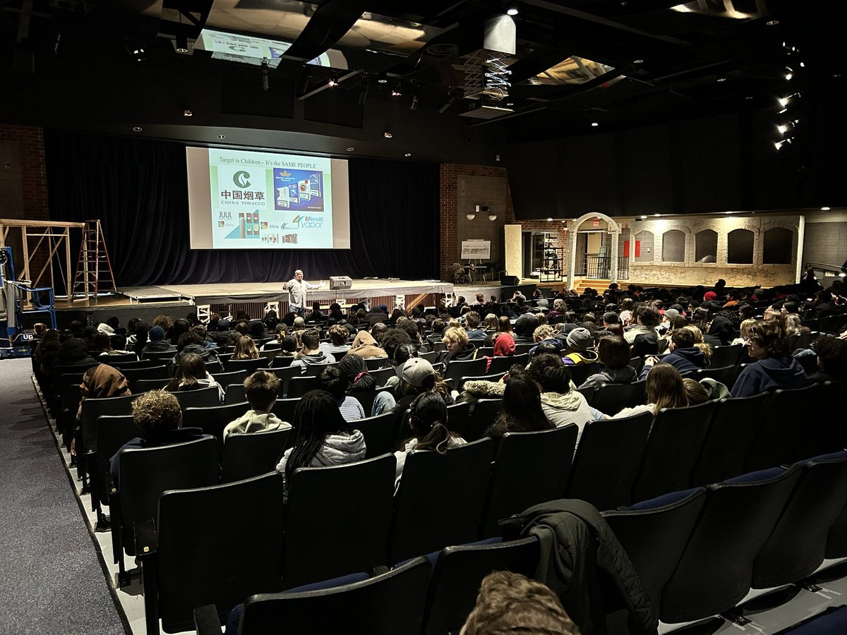 Thank you to Michael DeLeon from @SteeredStraight, for coming to speak to our students at Rombout Middle School this morning on the dangers and affects of vaping, drugs, and alcohol. He was an absolute pleasure!