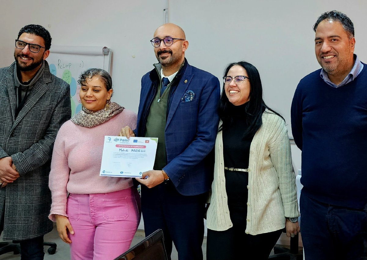 AbdelliMehdi5's tweet photo. كان لي شرف المشاركة في الدورة التكوينية في إدارة صفحات التواصل الإجتماعي.
شكر خاص للمكونين @AsmaAbidiTn و @NarBAHIA
#formation
#community_manager
#capjc https://t.co/BW24D9qZOC