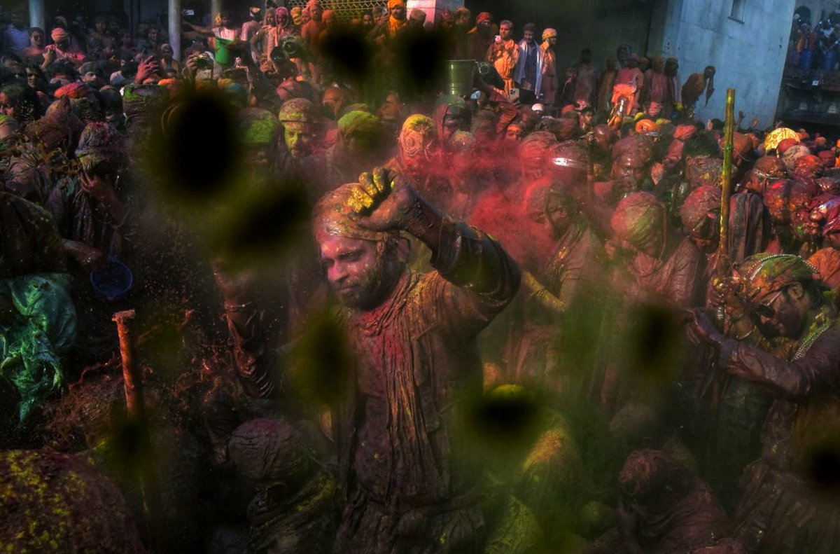 vaibhavshukla_J's tweet photo. barsane wali holi #holi.
Radha Krishna together played #Barsane Holi,
With Krishna's cowherd friends and friends Radha Toli.!
5000 years old tradition today
It is also established where cowherds from Nandgaon and gopis from Barsana take part
@UPGovt @umangmisra @inextlive https://t.co/MpjhMrtO5f