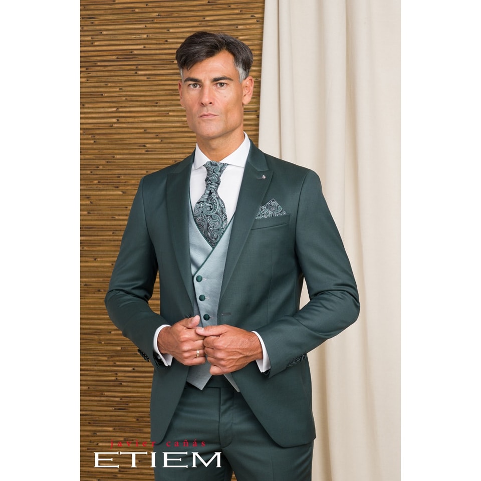 DNovios1's tweet image. ¿Estás cansado de que todos los trajes de novio sean en color azul? Pues cambia el chip y arriésgate a probarte cosas nuevas.
#bodas2023 #bodasespaña #bodasvalladolid #bride #chalecos #chaque #esmoquin #trajesdeboda #trajesdeboda #trajesdehombre #trajesdeinvitado #trajeparaboda