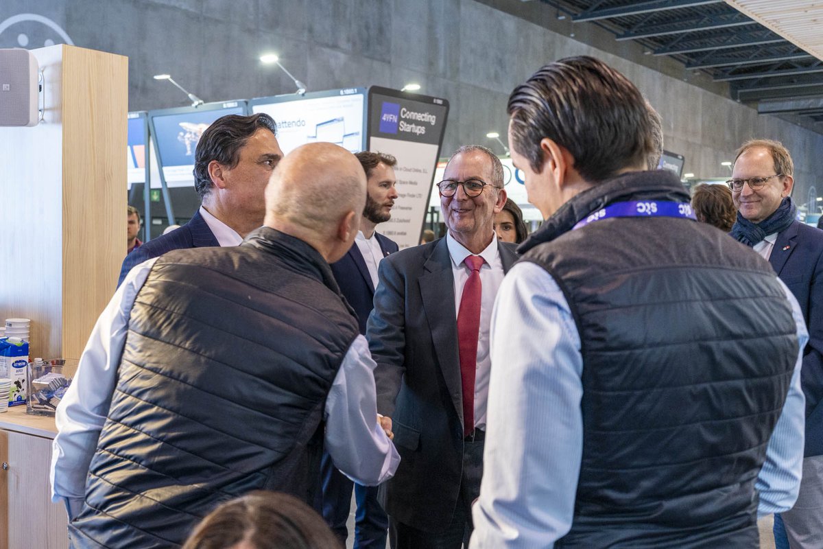 venturelab_ch's tweet photo. The ambassador @embsuizaespana visited to our startups #VLeadersMobile including a quick tour to show demos an projects from the Swiss National Startup Team #4YFN23 #MWC23
@AlmerTech @biped_ai @_futurae @MinWaveCo @MPower_Ventures #NextLens #RealTyme #Resilio #sleepiz @SwissVault https://t.co/PG8bXpmWWa