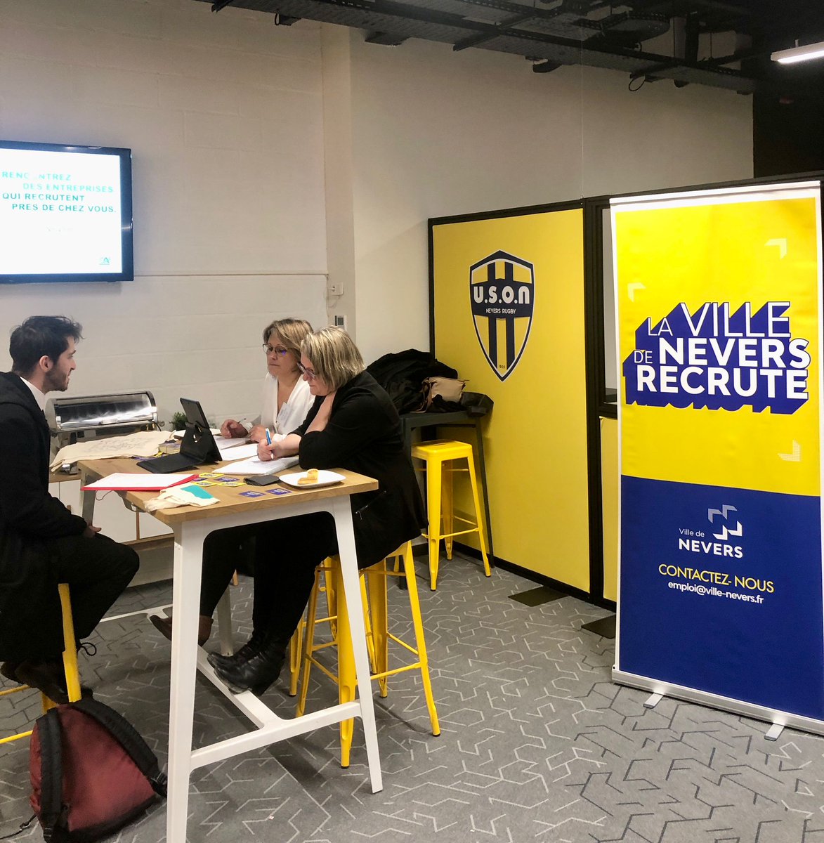 Ce soir c’est au Stade du Pré Fleuri de Nevers que se confrontent jeunes et recruteurs, non pas pour du rugby, mais pour un Youzful // Job Dating organisé par le <a href="/CA_Centre_Loire/">Crédit Agricole Centre Loire</a>. 💪🏻

Pour participer aux prochains événements de recrutement Youzful ➡️ youzful-by-ca.fr/evenements