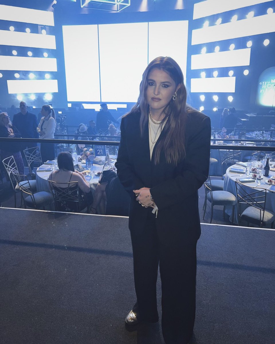 chelseacutler's tweet photo. incredible to be in a room with such icons and heroes. it’s not every day that you witness so much greatness! thank you @billboard x https://t.co/3KZAMrQmPW