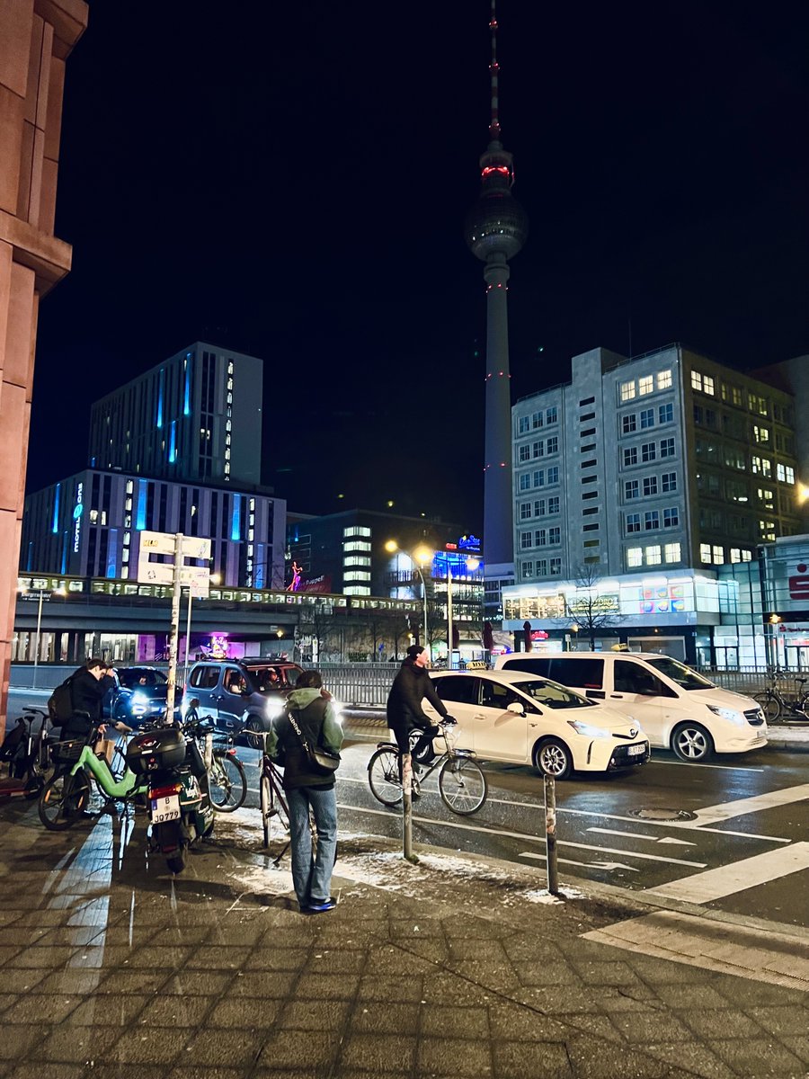 visitberlin's tweet photo. ✨✨✨ #thattoweragain ✨✨✨
#Berlin #visitberlin https://t.co/smP8c2JuI5