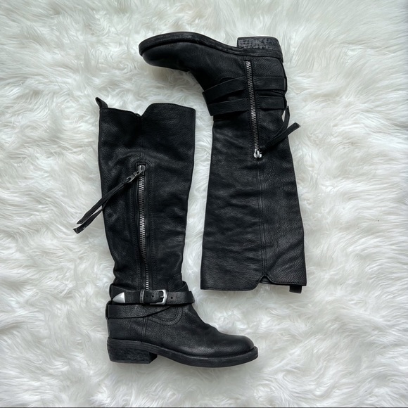 SenecaCreek's tweet photo. So good I had to share! Check out all the items I'm loving on @Poshmarkapp #poshmark #fashion #style #shopmycloset #dolcevita #vincecamuto #7forallmankind: https://t.co/eVRswLEU2b https://t.co/lD95DKJRr6