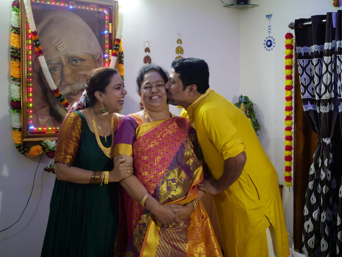 Neelima18081040's tweet photo. Mom🧿Me🧿Bro https://t.co/S5SjcpDx91
