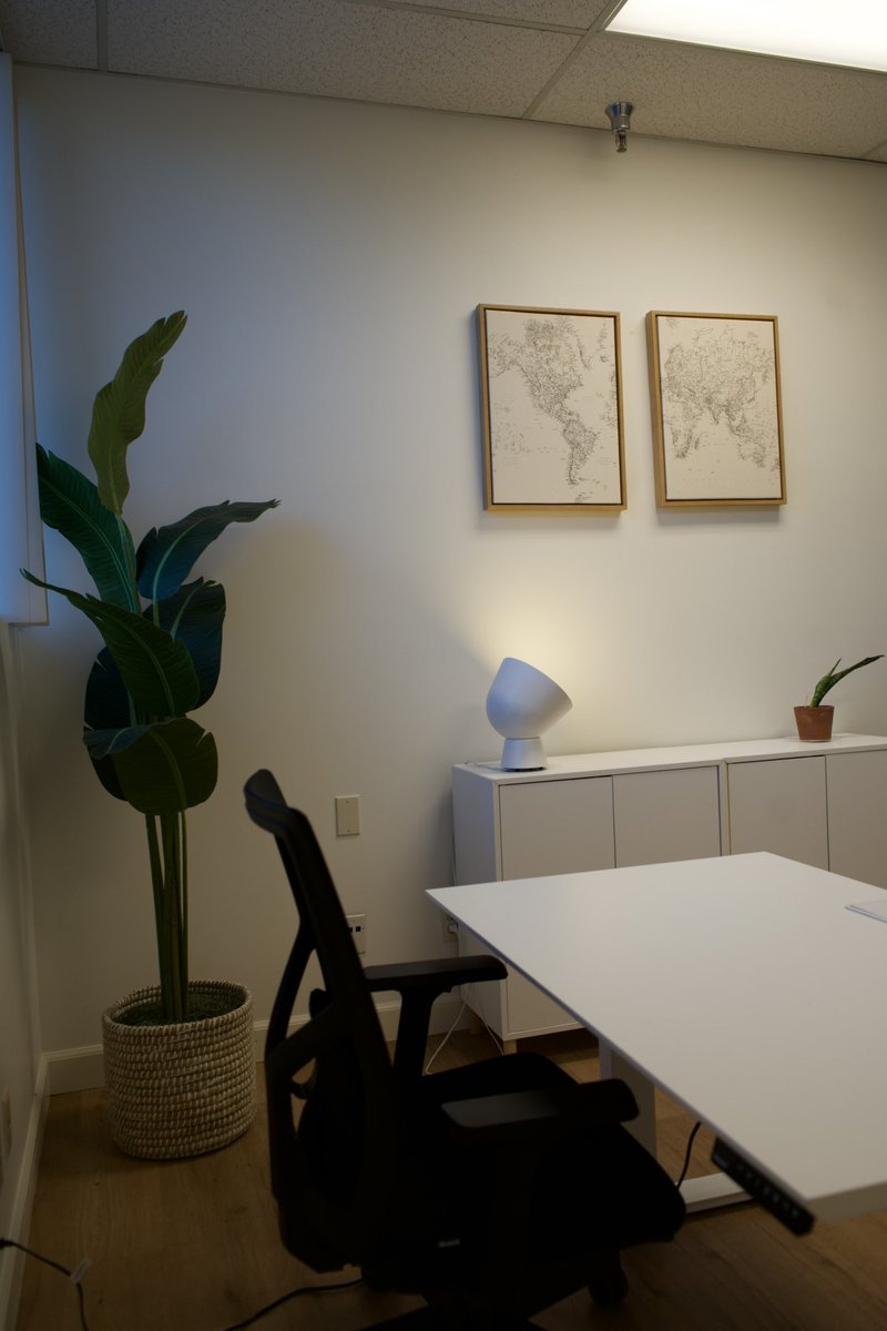 workpsHQ's tweet photo. Good morning from one of our private offices 🙇🏽‍♂️⚡️ book through our app for your next meeting or if you need your time alone to work! https://t.co/Norn665gfT