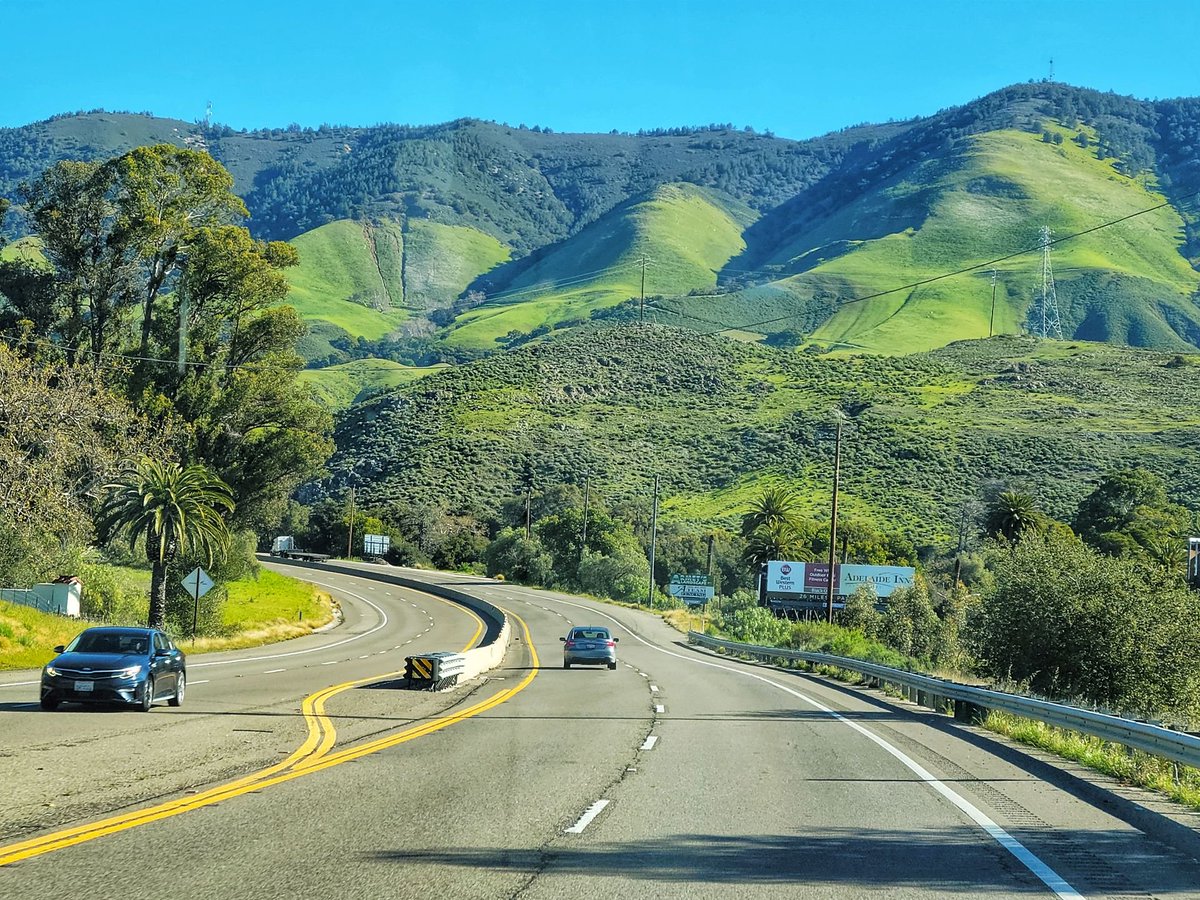 Stoneyday's tweet photo. Heading over the Grade on Highway 101. #sanluisobispo #theGrade #CuestaGrade https://t.co/uOoKANB4e3