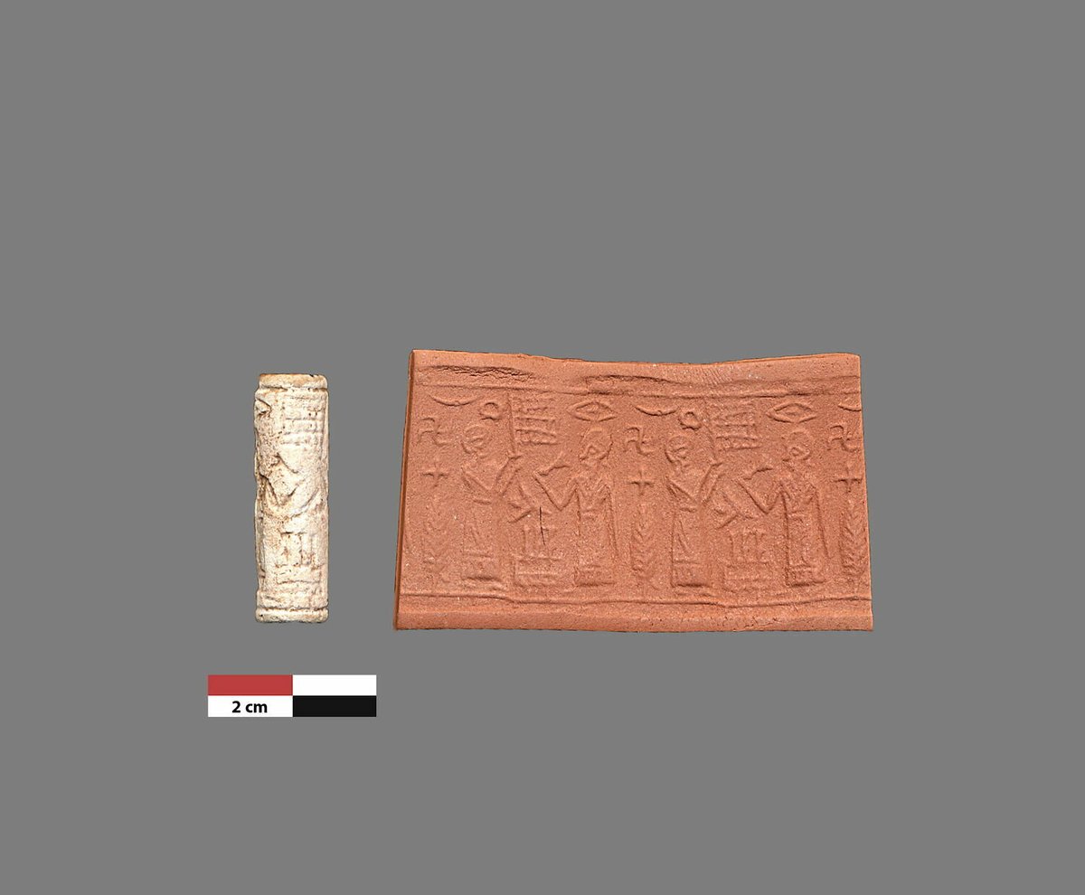 Stt_Mt's tweet photo. مُهر Cylinder سفالی دوره Elamite که نمایانگر شخص دعا کننده، نخل یا درختچه، صلیب و نماد سواستیکا است

محل کشف: ایران،شوش
محل نگهداری:موزه لوور https://t.co/NapxKUfJC9