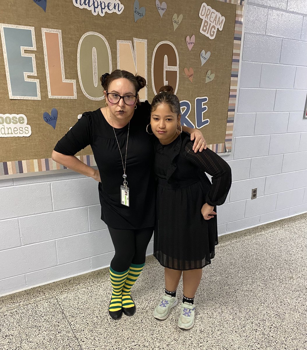 mmontalbano2's tweet photo. My favorite day! Storybook character day. #ReadAcrossAmericaDay #MissViolaSwamp #FinsUpDC @dbaker9281 @definocentral https://t.co/jvVv3Eiebz