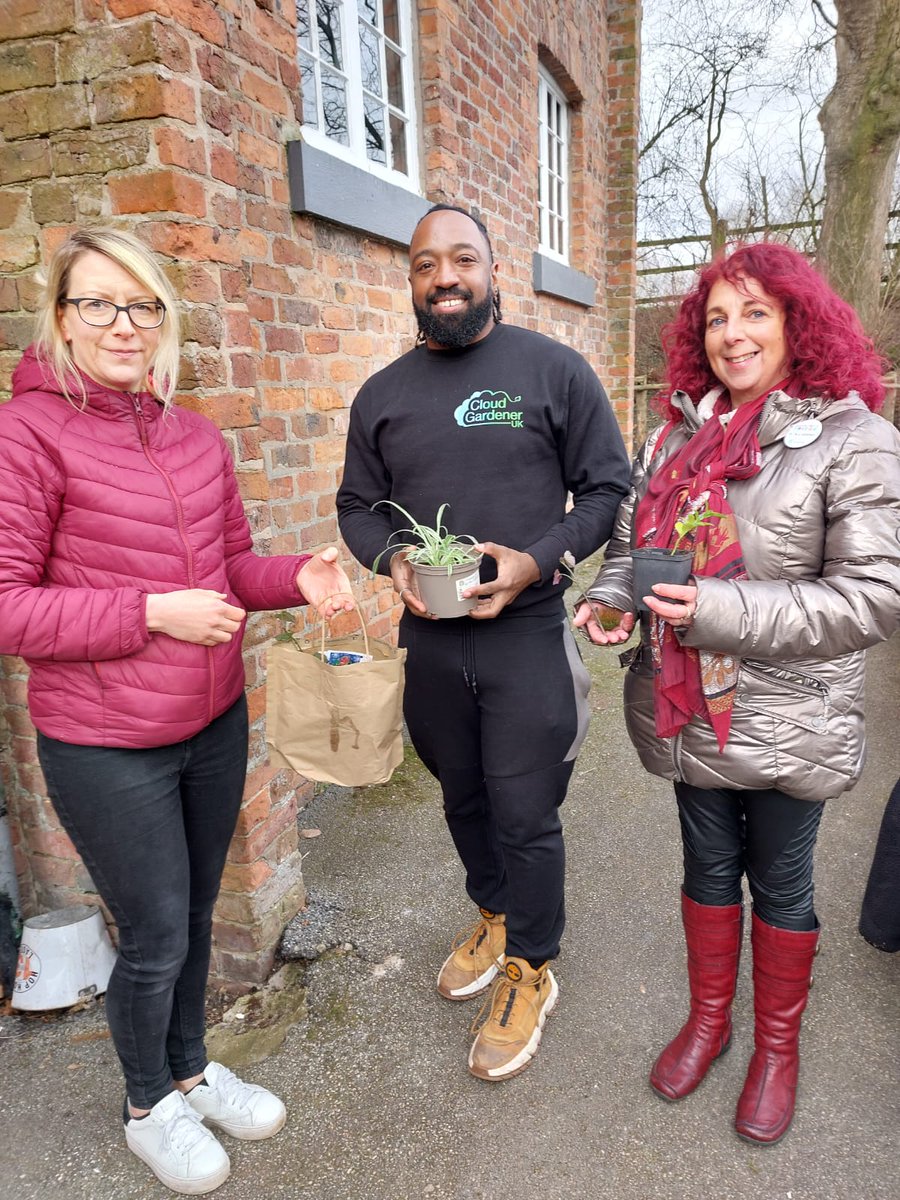 IEPrestwich's tweet photo. Blog just out: A seed swap hosted by the Cloud Gardener
Read it here: https://t.co/4T8w1fiISh
#prestwichvillage #prestwich #Whitefield #bury #Sedgley #SedgleyPark #manchester #radcliffe #heatonpark #cloudgardener #seedswap #plantswap @CloudGardenerUK https://t.co/hIikmAve9y