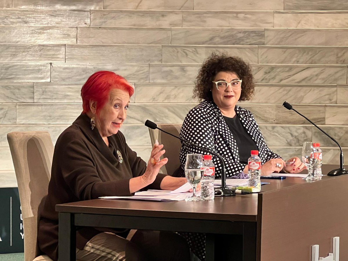 Periodistascant's tweet photo. 🗣️ Rosa María Calaf: “Si hablamos de #mujer y #periodismo hablamos de obstáculos, injusticia y carga invisible. Se exige mucho más por ser mujer”. https://t.co/tAmxZs5ovO
