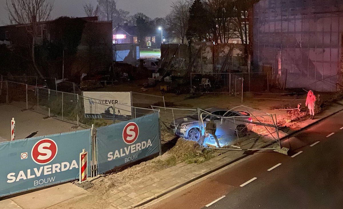 Nieuw bericht op Kampenlive.nl
Automobilist vliegt uit de bocht aan Bovenhavenstraat - kampen-live.nl/2023/03/02/aut…