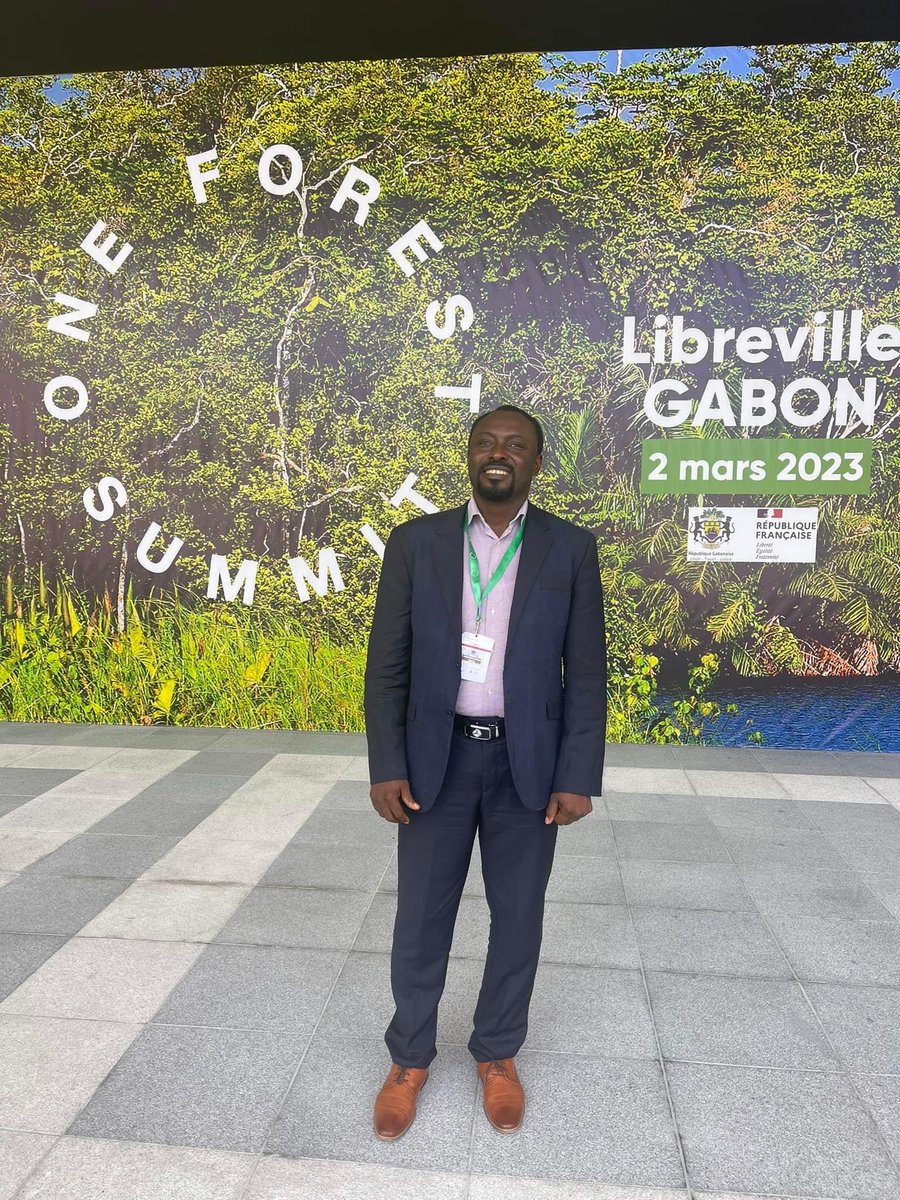 AJESHCameroon's tweet photo. AJESH at the One Forest Summit, Libreville Gabon.

The CEO discuss with the President of France Emmanuel Macron and the Prime Minister of Cameroon.

#ajemalebuselfhelp https://t.co/JJDN85Cwbd