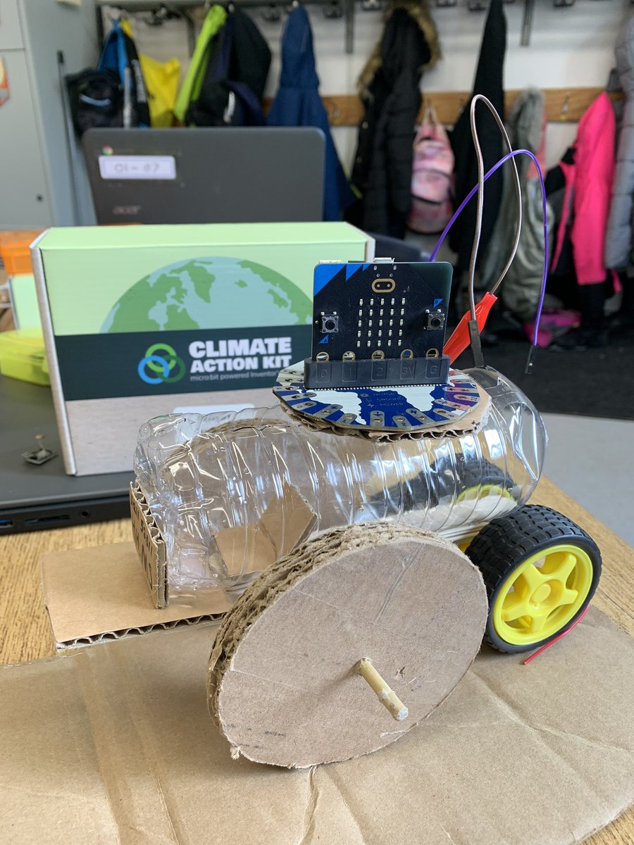 44Rigg's tweet image. #ClimateActionKit with @thekylekitchen &amp;amp;@PEWelland ! @InkSmith3D Endless possibilities in this rockstar classroom 👊 #kidscancode