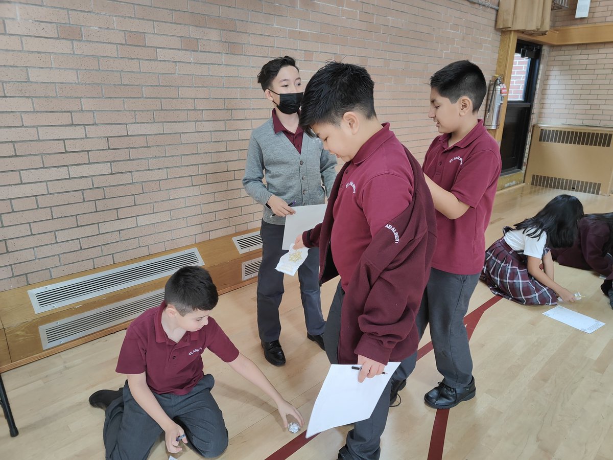 SACAELASS345's tweet photo. 4-1 reviewing for their social studies test by having a snowball fight. https://t.co/mkbmkU1OhV