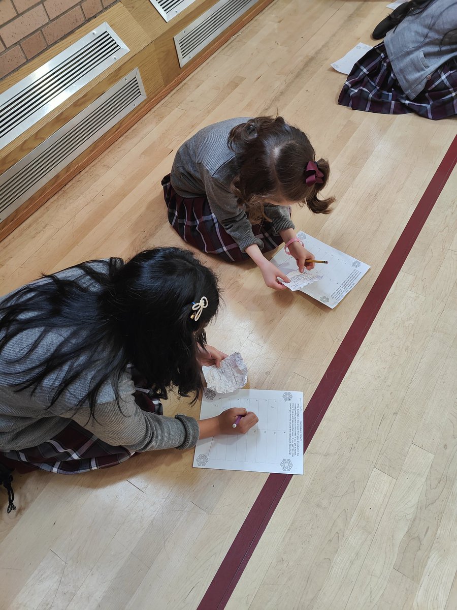 SACAELASS345's tweet photo. 4-1 reviewing for their social studies test by having a snowball fight. https://t.co/mkbmkU1OhV