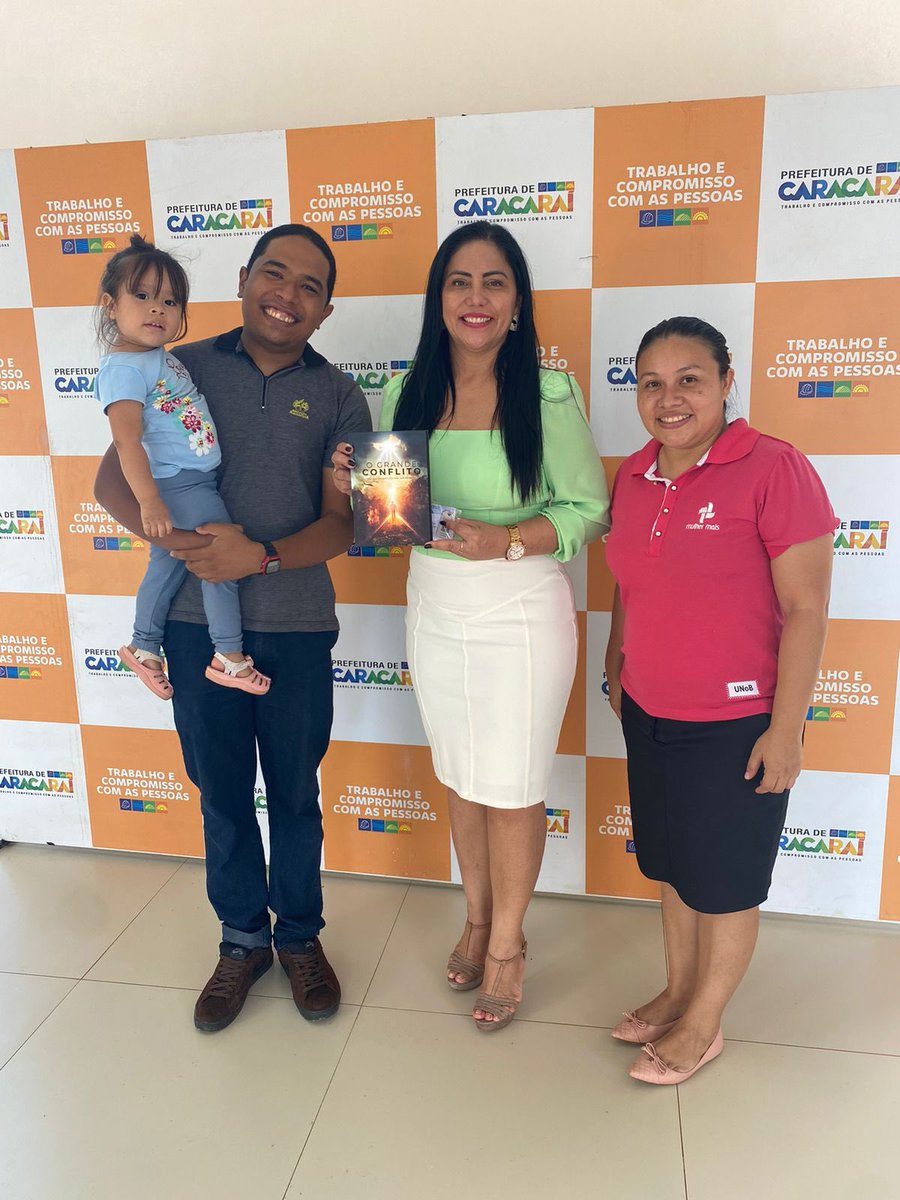 Hoje neste 10 dias de oração visitamos a prefeita da cidade de Caracaraí a Exa. Diane de Souza  oramos por ela e entregamos o livro deste ano: O Grande Conflito. Foi uma benção! 
<a href="/jeanetepinto/">Jeanete Lima de Souz</a> <a href="/hadsonaraujo7/">Hadson Araujo</a> <a href="/PrSergioAlan/">Sergio Alan - UNoB</a> <a href="/CaxetaCristiane/">Cristiane Caxeta</a>