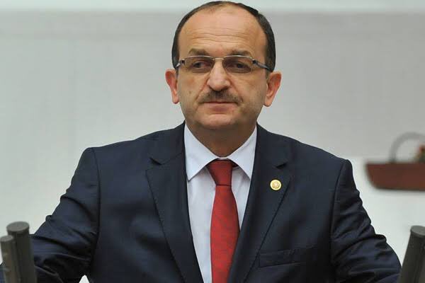 akpartirize's tweet photo. Genel Başkanımız Sn. @RTErdogan'ın tensipleriyle Rize İl Başkanlığımıza Sn. Hikmet Ayar atanmıştır.

Bugüne kadar göstermiş olduğu özverili çalışma ve gayretlerinden dolayı Sn. İshak Alim’e teşekkür ediyor, yeni görevlendirilen İl Başkanımıza başarılar diliyoruz. https://t.co/2jZEg0iSnN