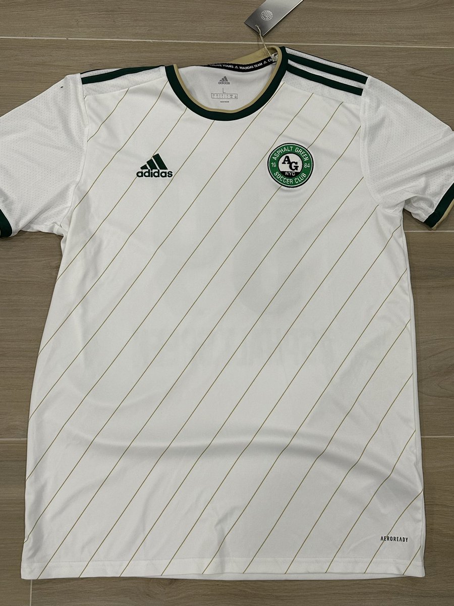 Random package in the mail today…

Open it up to the most unexpected 🔥🔥🔥

Shout out to @crcfutbol and <a href="/agsoccerclub/">Asphalt Green Soccer</a>. Heartbeat of the 🏙️ right here 😍😍😍