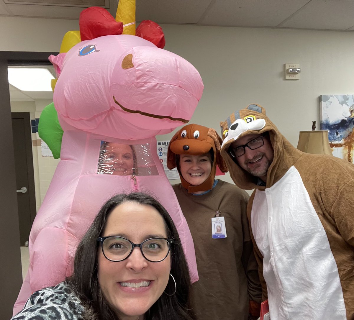 DocAmandaWalker's tweet image. Read Across America Day! Thank you for joining us! #rugelallin