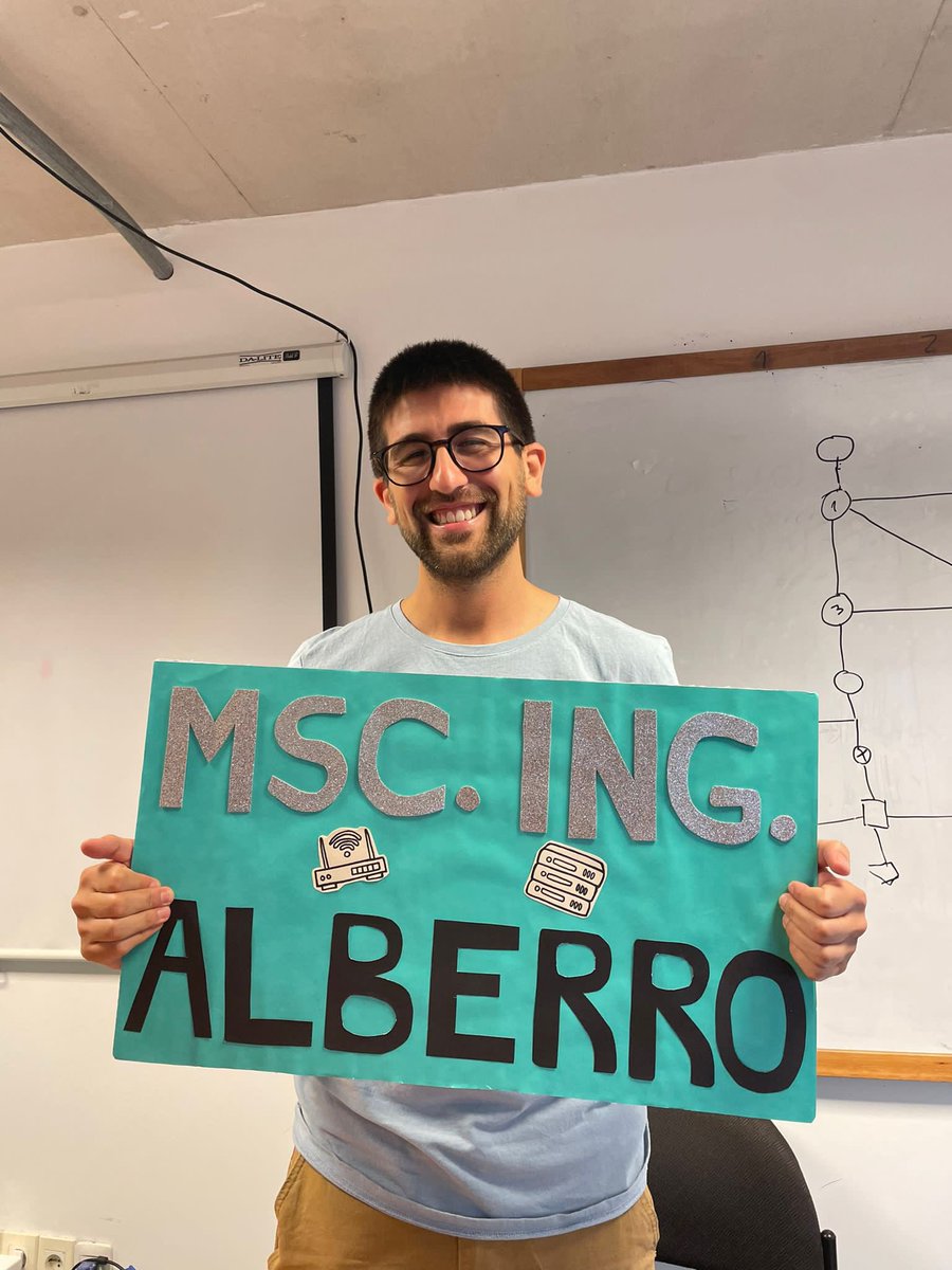 Bueno, me recibí! 
Gracias a todos los que me acompañaron de una u otra manera, y en particular, gracias al programa <a href="/PEDECIBA/">PEDECIBA</a> <a href="/PedecibaI/">PEDECIBA Informática</a> y a la <a href="/Udelaruy/">Universidad de la República</a> por darme la oportunidad de hacer ciencia en mi país. Ahora vamos por el PhD 😁