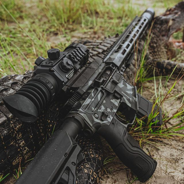 OpticsPlanet's tweet image. 📷 by @armasight_usa: 

Out catchin' gators with The Contractor. 

What kind of hunting are you into? 

Check out the Armasight Contractor TODAY 👉 bit.ly/3J06JqD

#armasight #armasightusa #opticsplanet