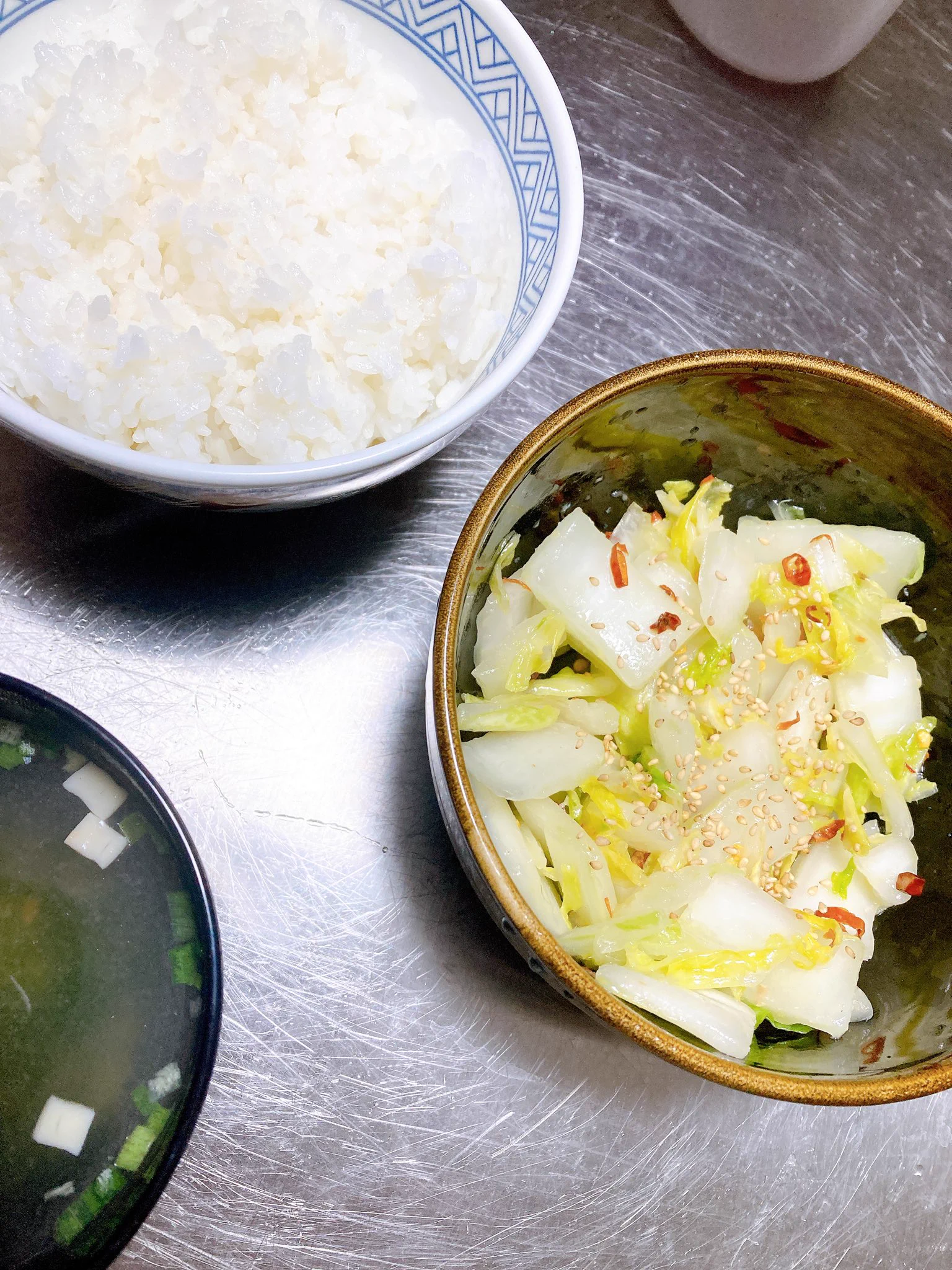 わざわざ白菜買いに行った。
この時間に売ってる店があるのも非常によろしくない。  