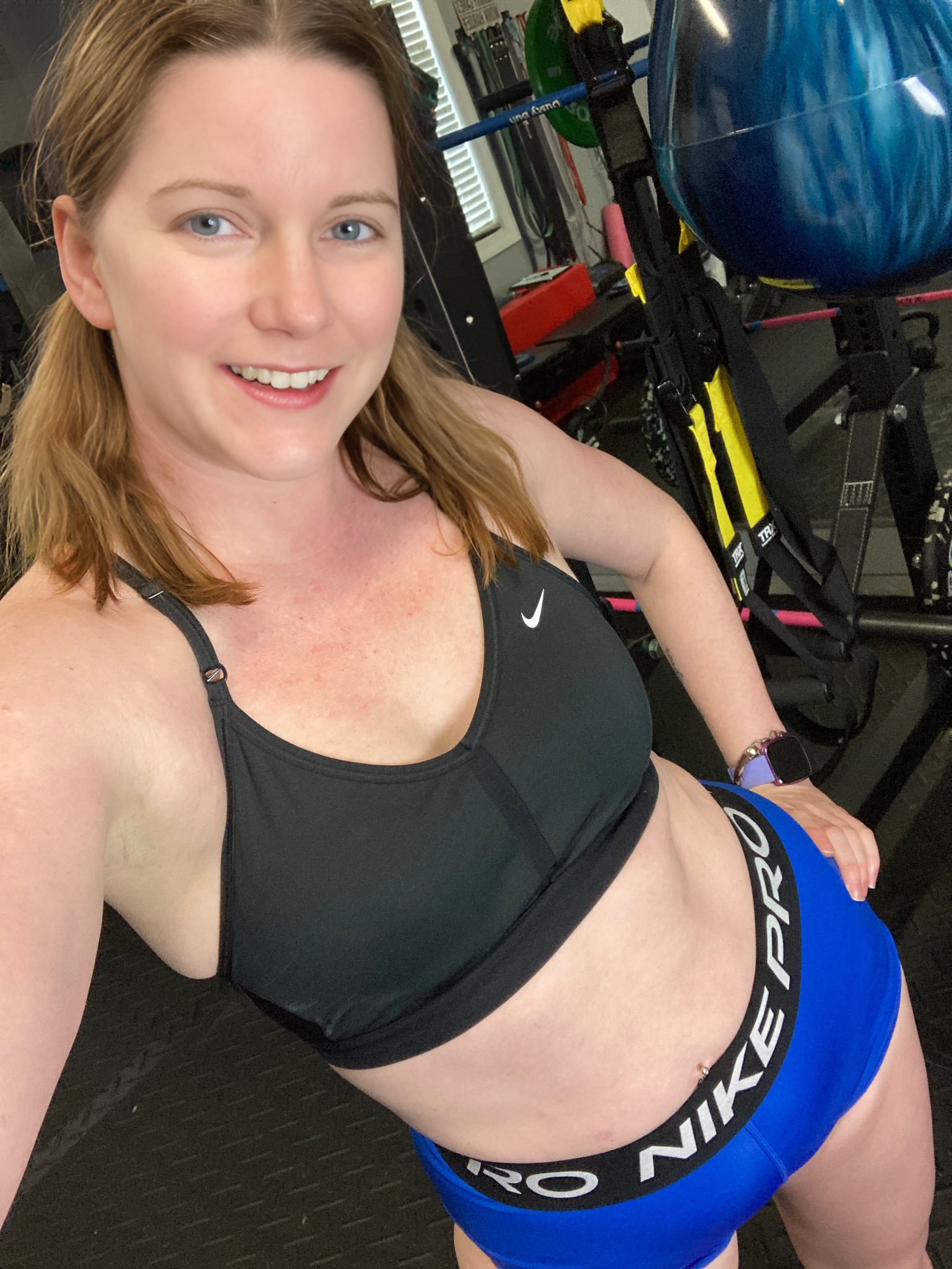 3 pic. Thirsty Thursday #onlyfans #nikepros https://t.co/d4QXvfrJ2v