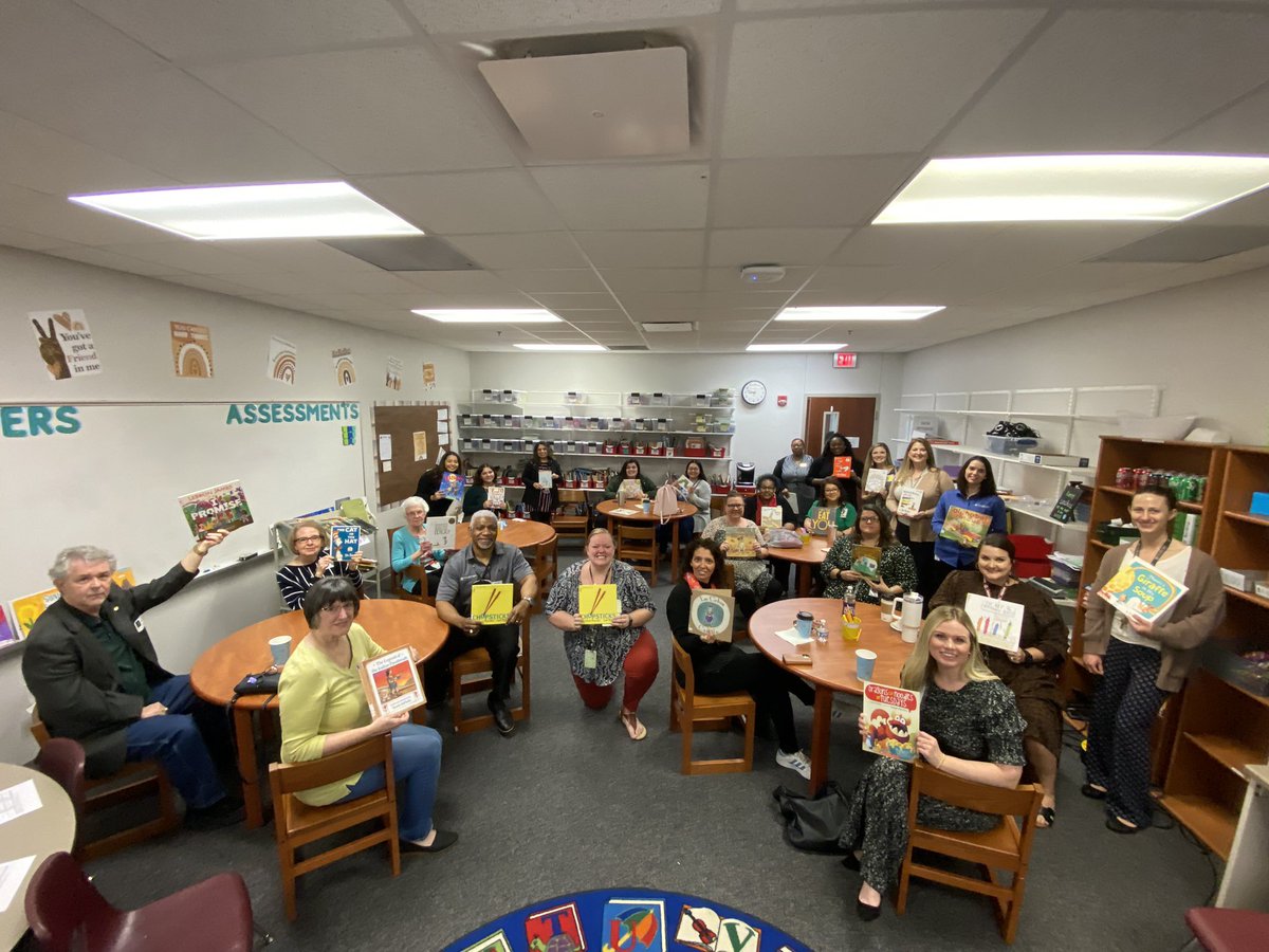 araedaniels's tweet image. A room FULL of educators and community members ready to read to every classroom at Ramey for #ReadAcrossAmerica2023  🐏 ❤️