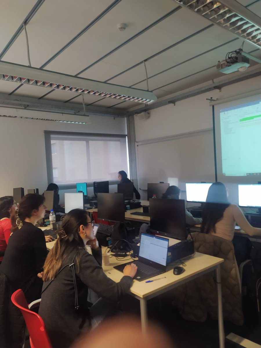 labiscuit_'s tweet photo. Comencem les classes de l'assignatura d'Anàlisi Qualitativa amb ATLAS.ti del Màster de Recerca en Cures Infermeres(MURCI) a la @UniBarcelona https://t.co/GdaqZHkGA0