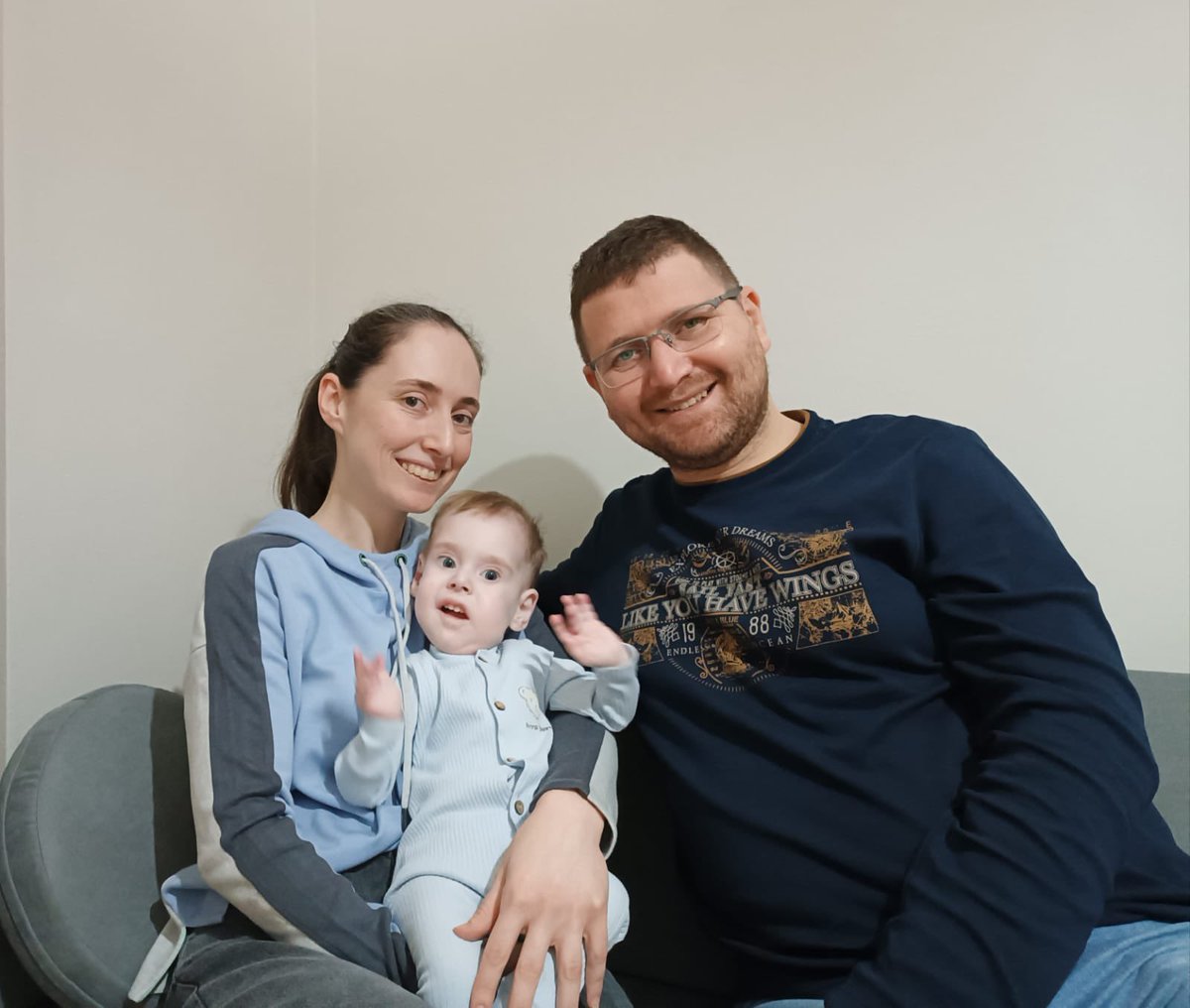 Merhaba güzel ailemiz☺️
Biz 25 şubatta ülkemize döndük, çok şükür artık evinizdeyiz🙏

Yağız ameliyat olduktan ve Zolgensma aldıktan sonrasındaki tıkanmaları çok azaldı, eskiden 5 dakikada bir aspire ediyorduk artık saatlerce hiç ihtiyacı olmuyor. Eskisine kıyasla daha rahat