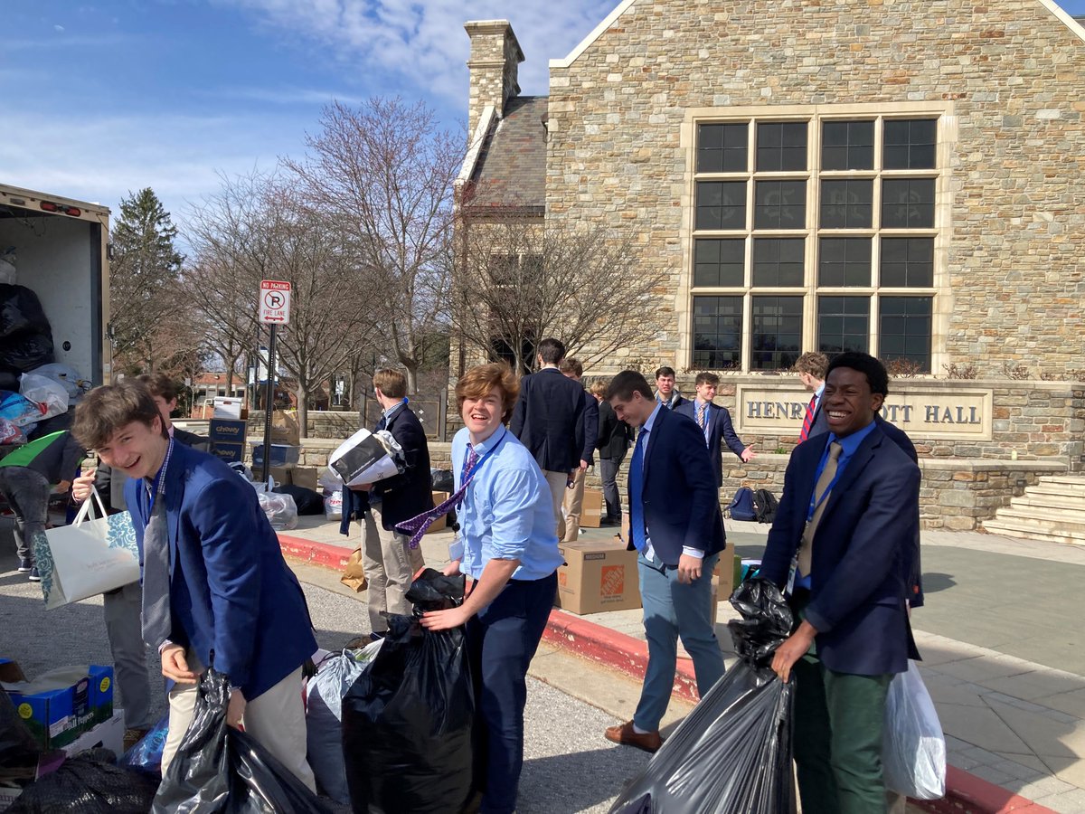 The Loyola Blakefield Alumni Association, in partnership with the @mhsbaltimore and @NotreDamePrep1 Alumnae Associations, held their annual clothing drive between February 25–26 to support the @MOPH_HQ and @MOPHSF through @GreenDropLtd.

#MenAndWomenForOthers
