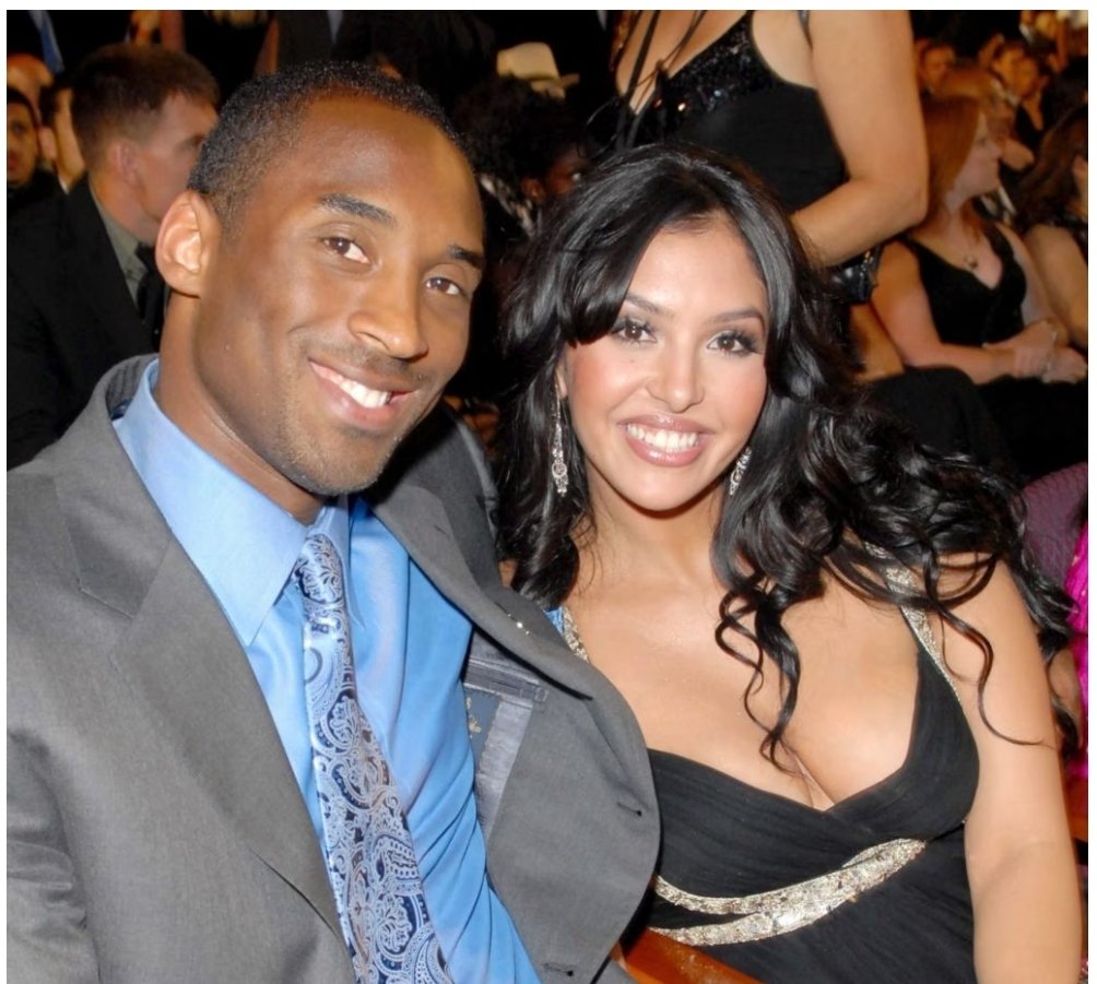 DonSuko22's tweet photo. La famille de Kobe Bryant, décédé en 2020 dans un crash d’hélicoptère, va toucher 29 millions de dollars de dommages et intérêts de la part du comté de Los Angeles,rapporte ce mercredi L’Équipe. Pour les photos "volées" de la dépouille de la star de la #NBA sur les lieux du crash https://t.co/kGmc5yNDRZ