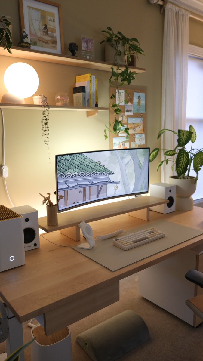 good evening 🍃😌☁️ #desksetup #productivity
